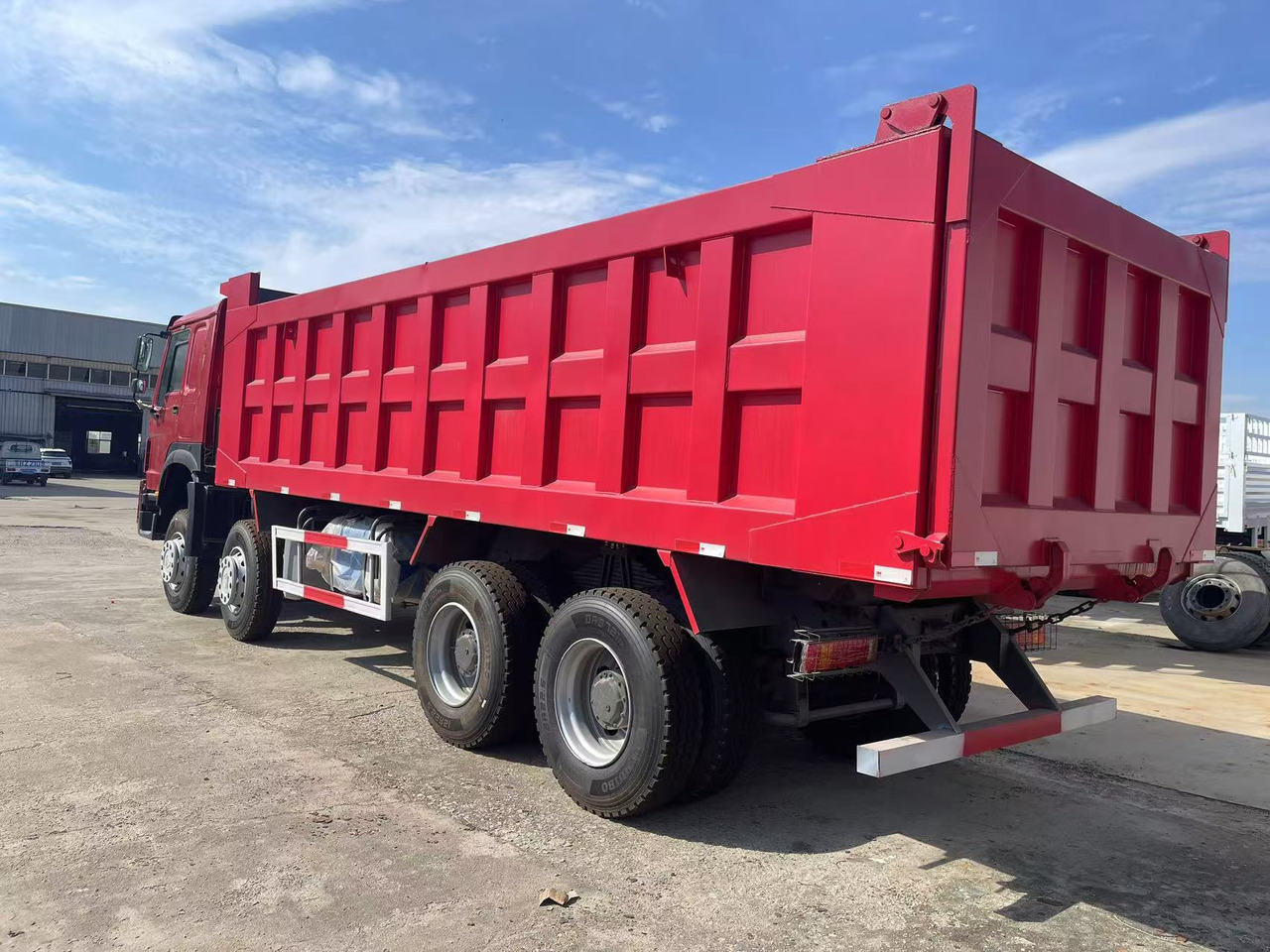 Istovarivač Sinotruk HOWO 371 8*4 Dump truck: slika 10