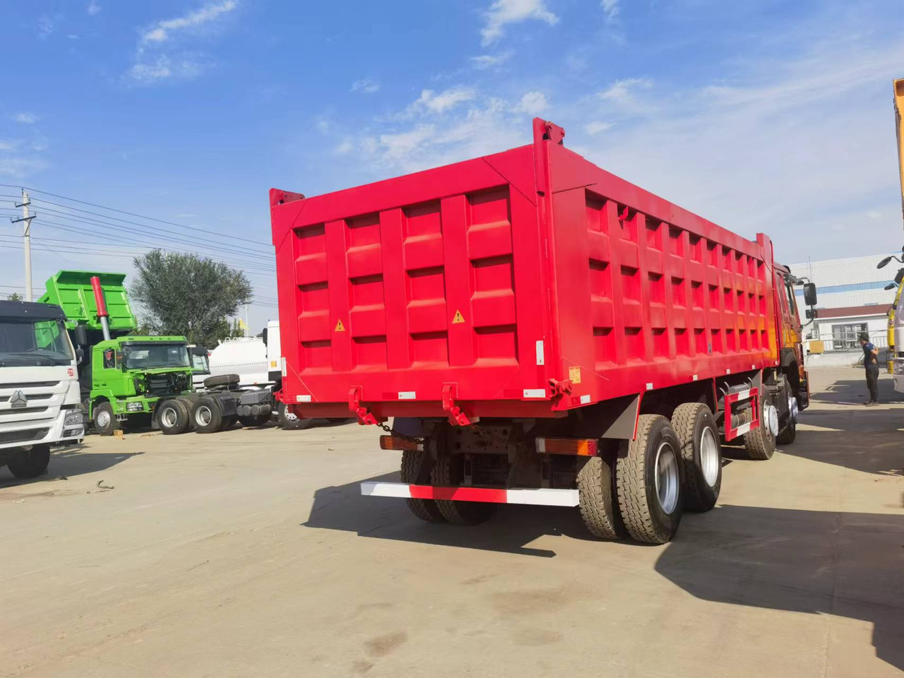 Sinotruk HOWO 371 8*4 Dump truck - Istovarivač: slika 3 Sinotruk HOWO 371 8*4 Dump truck - Istovarivač: slika 3