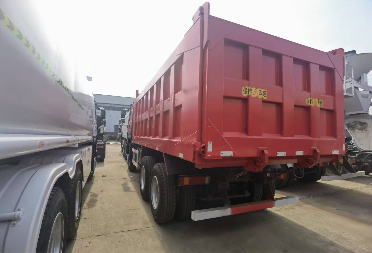 Istovarivač Sinotruk HOWO 6*4 Dump truck: slika 6