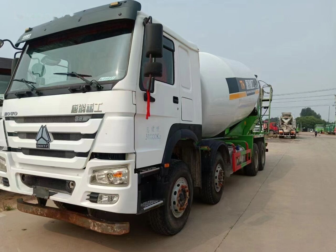 Sinotruk HOWO 8*4 Concrete mixer truck - Mikser za beton: slika 1 Sinotruk HOWO 8*4 Concrete mixer truck - Mikser za beton: slika 1