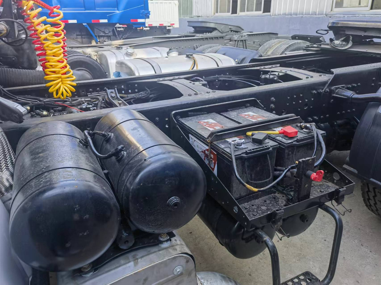 Shacman F3000 6*4 Tractor - Tegljač: slika 2 Shacman F3000 6*4 Tractor - Tegljač: slika 2