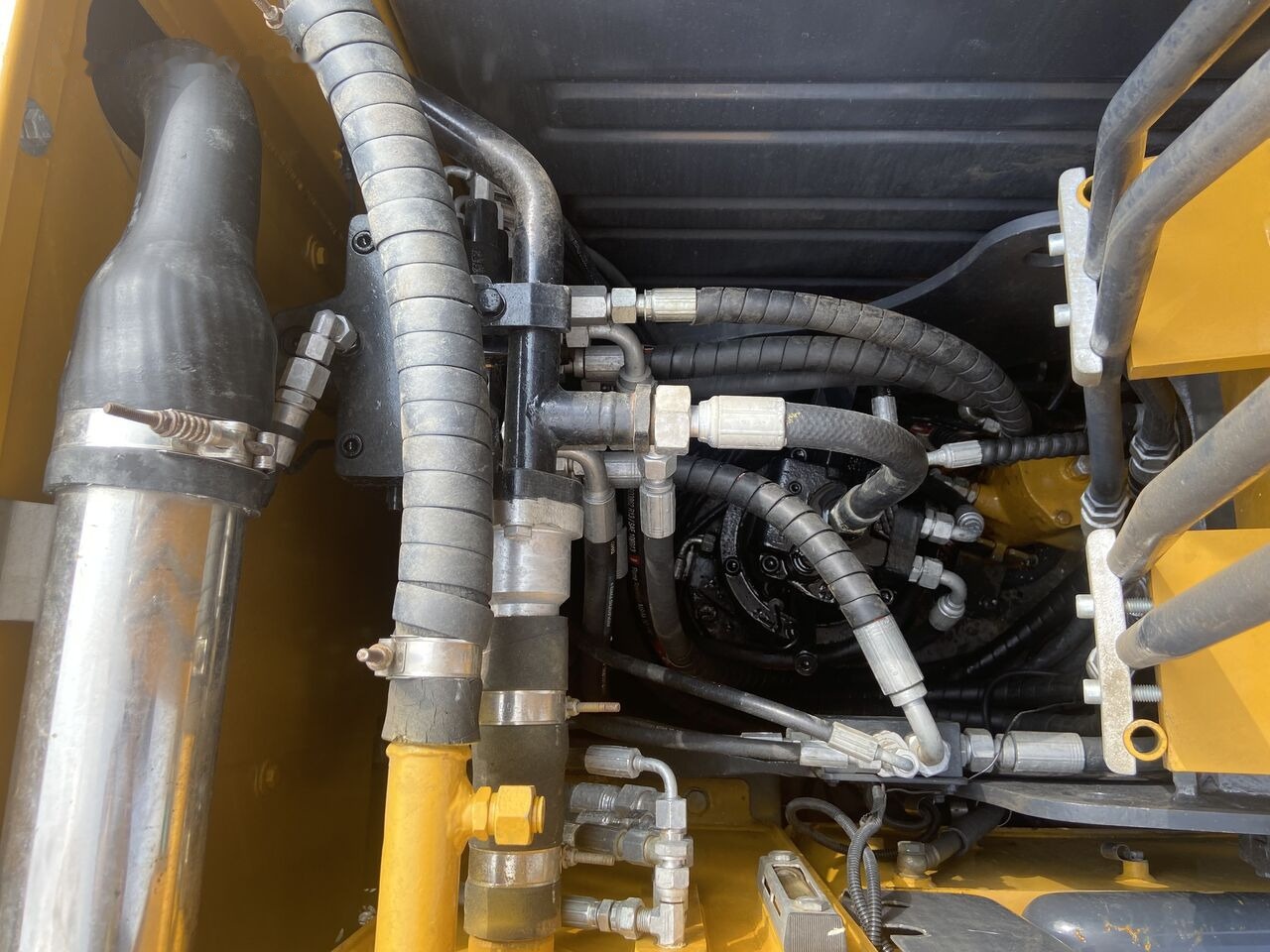 Bager guseničar XCMG XE85DA: slika 12