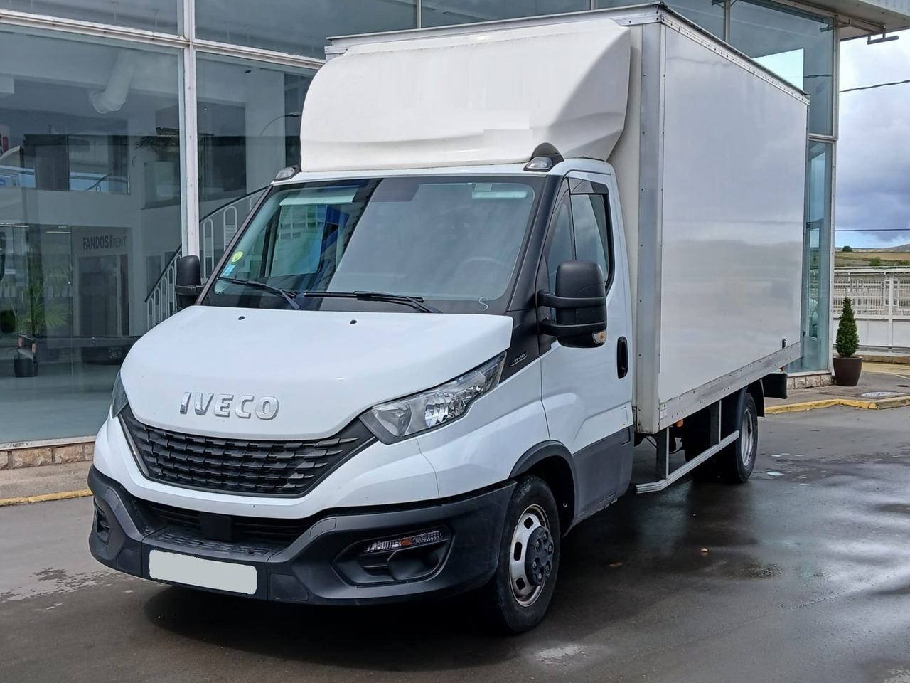 Caja cerrada IVECO 35C16 20m3 - Dostavno vozilo sa zatvorenim sandukom: slika 1 Caja cerrada IVECO 35C16 20m3 - Dostavno vozilo sa zatvorenim sandukom: slika 1
