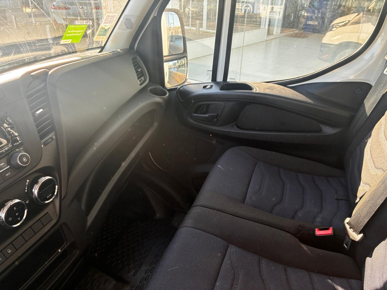 Dostavno vozilo sa zatvorenim sandukom Caja cerrada IVECO 35C16 20m3 con puertas traseras: slika 10