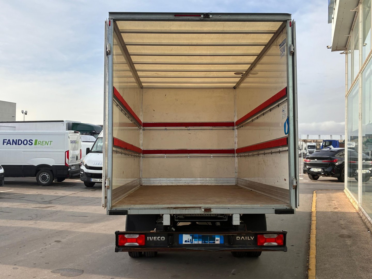 Caja cerrada IVECO 35C16 3.0 20m3 con puertas traseras - Dostavno vozilo sa zatvorenim sandukom: slika 5 Caja cerrada IVECO 35C16 3.0 20m3 con puertas traseras - Dostavno vozilo sa zatvorenim sandukom: slika 5