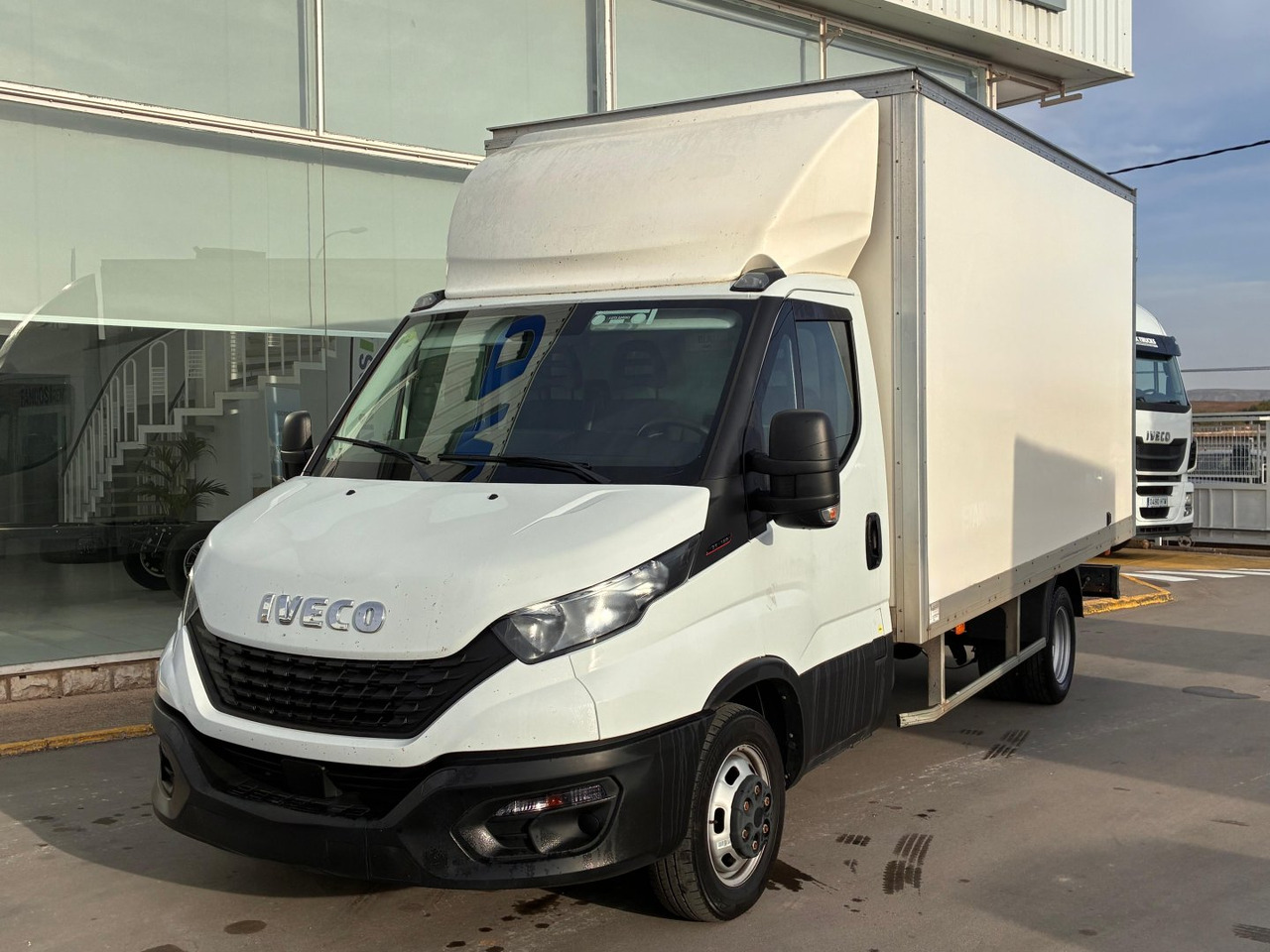 Caja cerrada IVECO 35C16 3.0 20m3 con puertas traseras - Dostavno vozilo sa zatvorenim sandukom: slika 1 Caja cerrada IVECO 35C16 3.0 20m3 con puertas traseras - Dostavno vozilo sa zatvorenim sandukom: slika 1