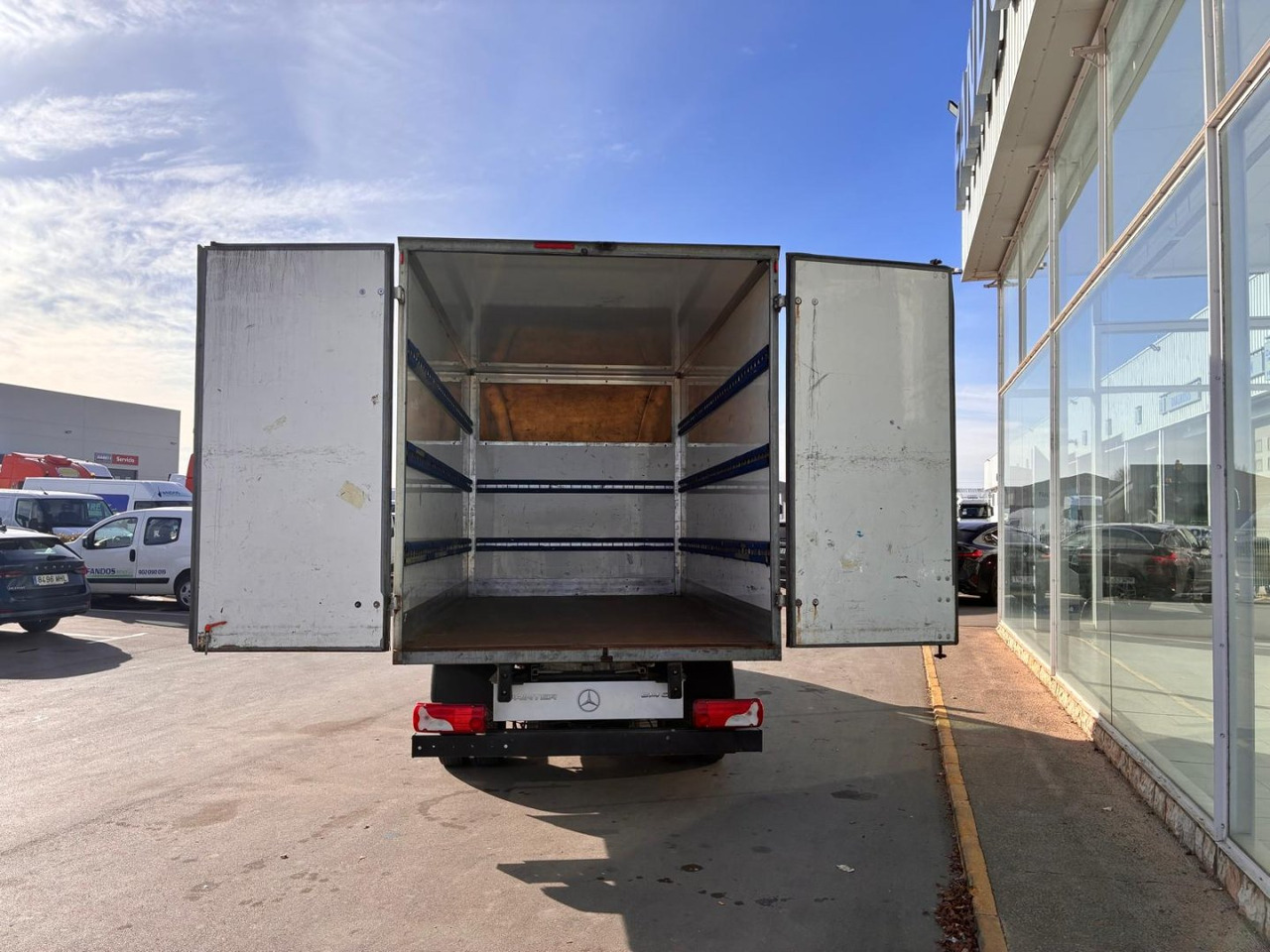 Caja cerrada Mercedes Sprinter 514 20m3 con puertas traseras - Dostavno vozilo sa zatvorenim sandukom: slika 5 Caja cerrada Mercedes Sprinter 514 20m3 con puertas traseras - Dostavno vozilo sa zatvorenim sandukom: slika 5