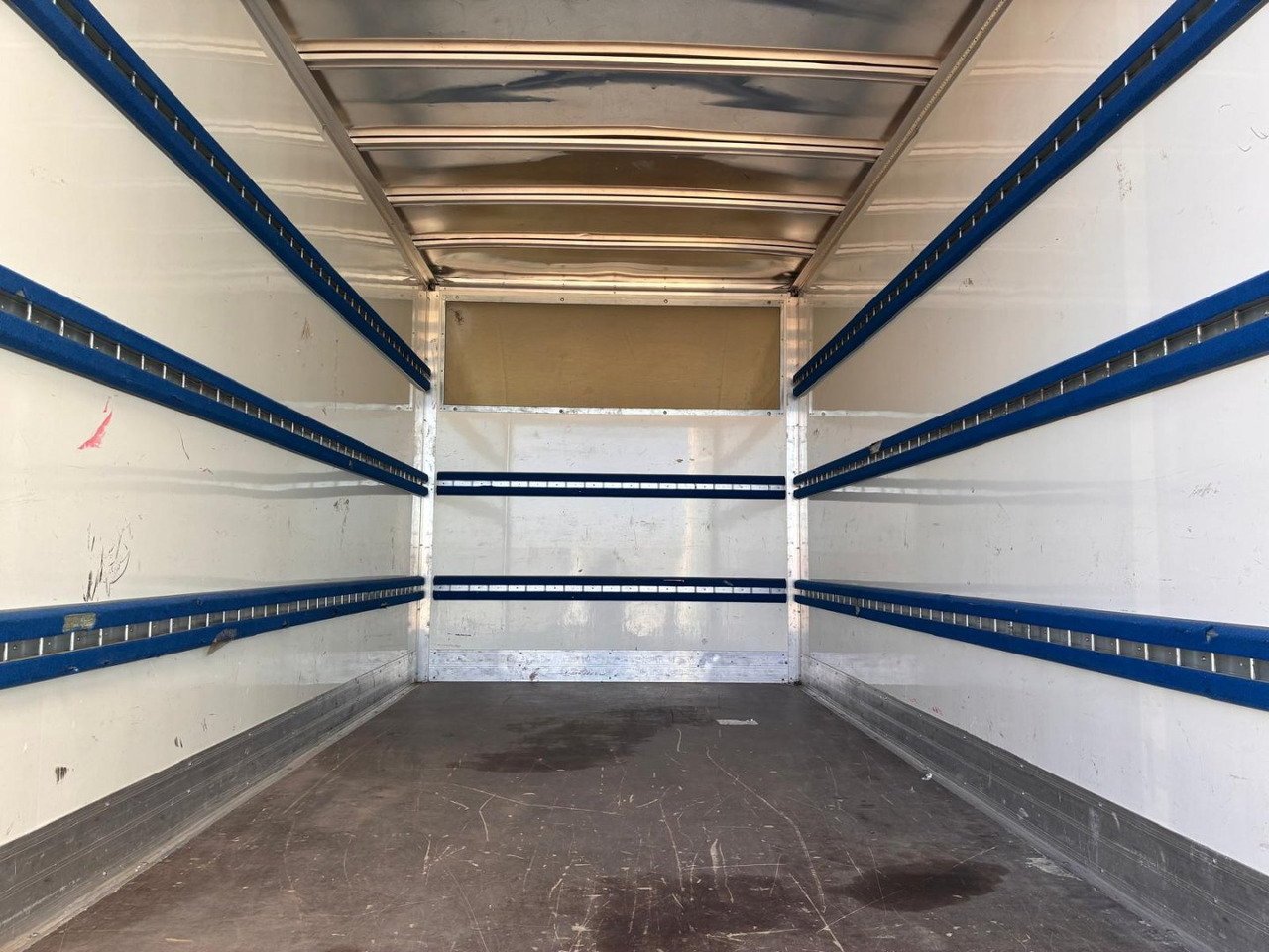 Caja cerrada Mercedes Sprinter 514 20m3 con puertas traseras - Dostavno vozilo sa zatvorenim sandukom: slika 5 Caja cerrada Mercedes Sprinter 514 20m3 con puertas traseras - Dostavno vozilo sa zatvorenim sandukom: slika 5