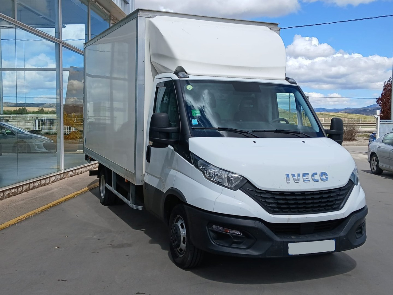 Caja cerrada con plataforma elevadora IVECO 35C16 20m3 - Dostavno vozilo sa zatvorenim sandukom: slika 3 Caja cerrada con plataforma elevadora IVECO 35C16 20m3 - Dostavno vozilo sa zatvorenim sandukom: slika 3