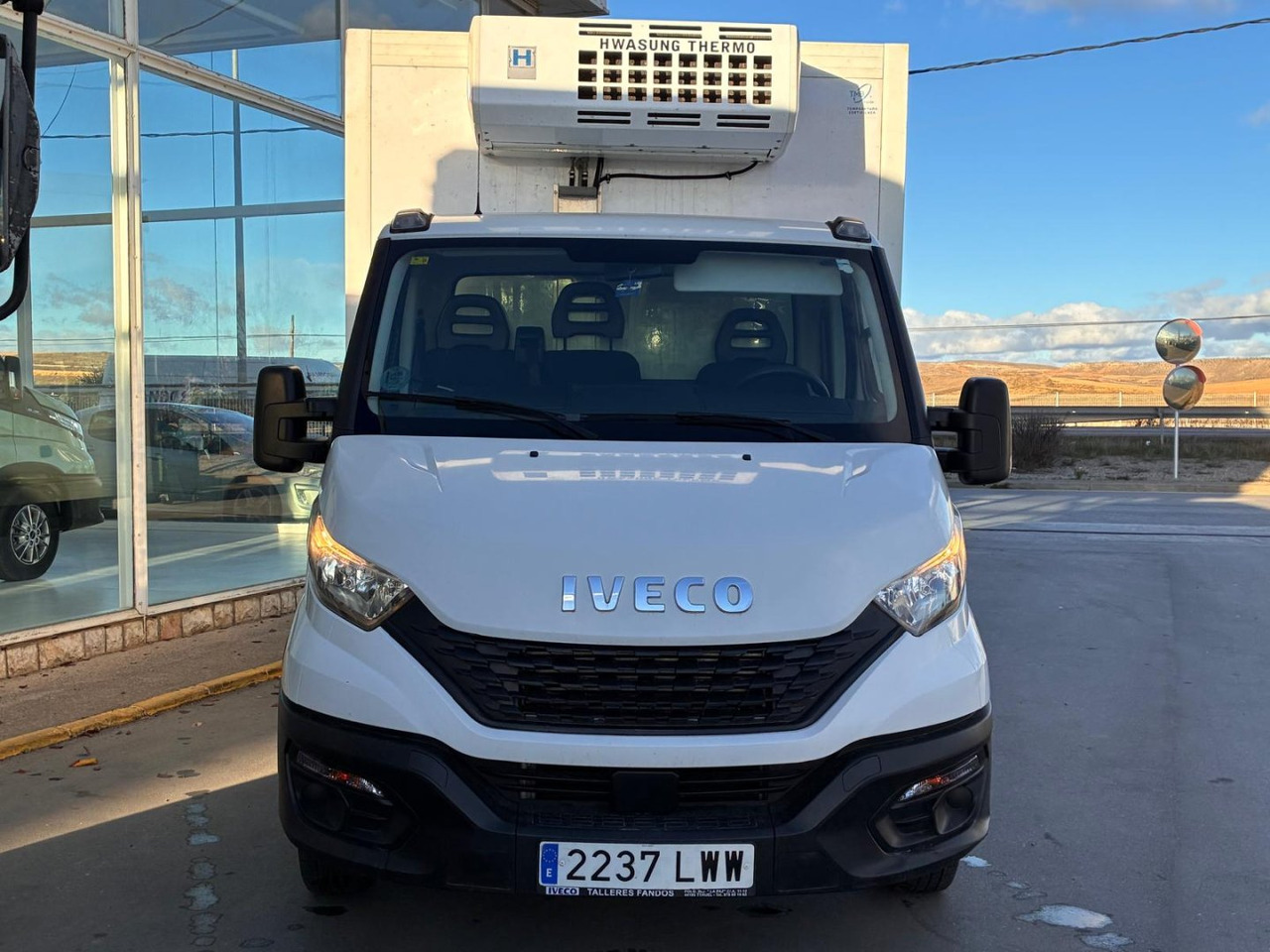 Frigorífico IVECO 35C16 3.0 FRIGORIFICA - Dostavno vozilo hladnjača: slika 2 Frigorífico IVECO 35C16 3.0 FRIGORIFICA - Dostavno vozilo hladnjača: slika 2