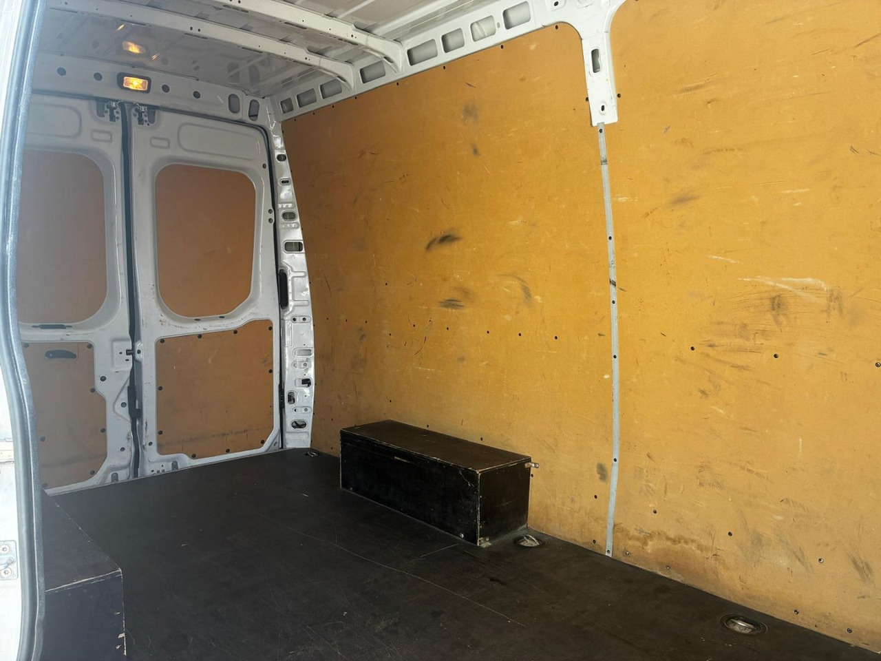 Lizing Furgón IVECO 35S14 V 12m3 Furgón IVECO 35S14 V 12m3: slika 8 Lizing Furgón IVECO 35S14 V 12m3 Furgón IVECO 35S14 V 12m3: slika 8