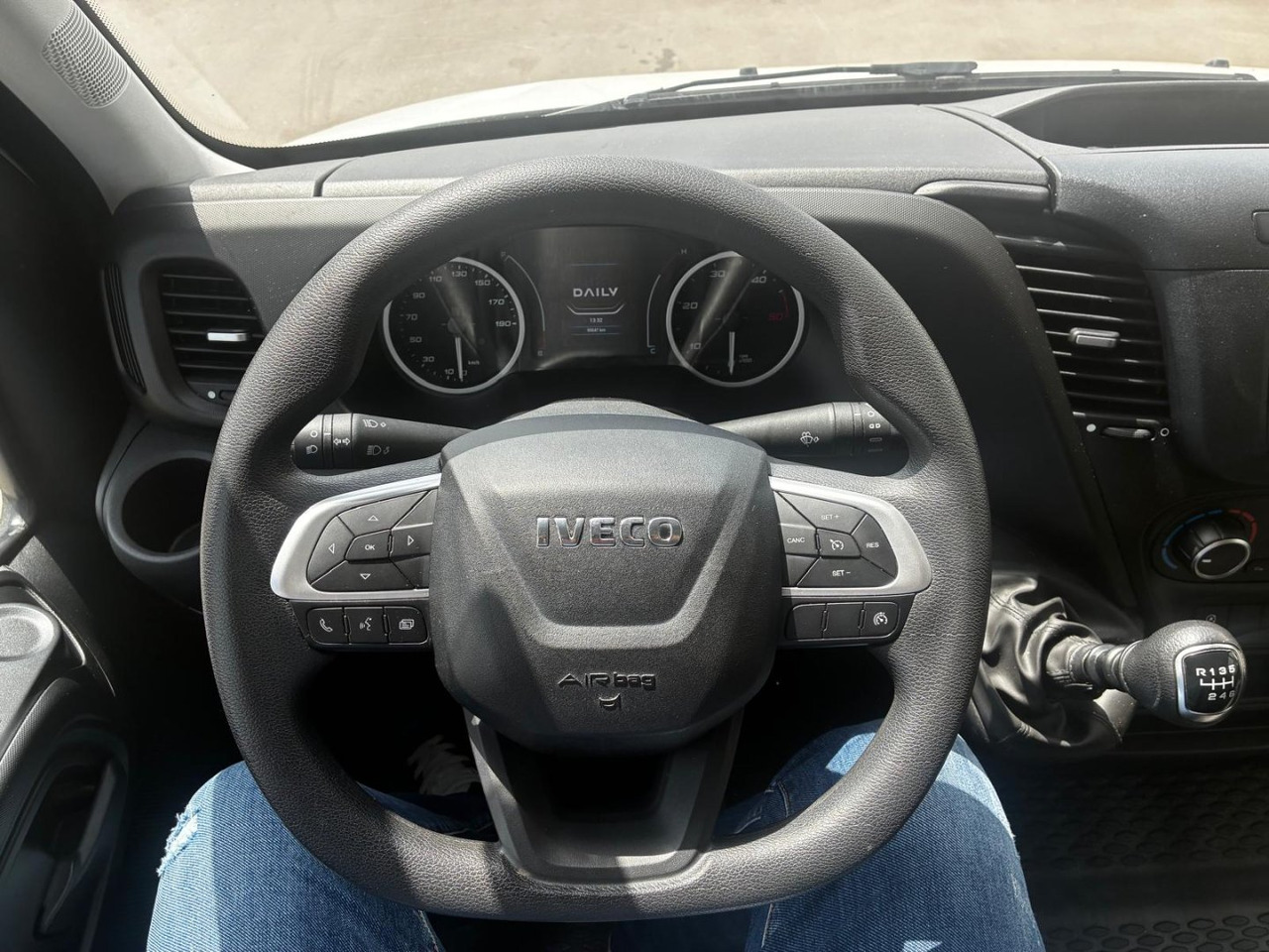 Lizing Furgón IVECO 35S14 V 12m3 Furgón IVECO 35S14 V 12m3: slika 10 Lizing Furgón IVECO 35S14 V 12m3 Furgón IVECO 35S14 V 12m3: slika 10