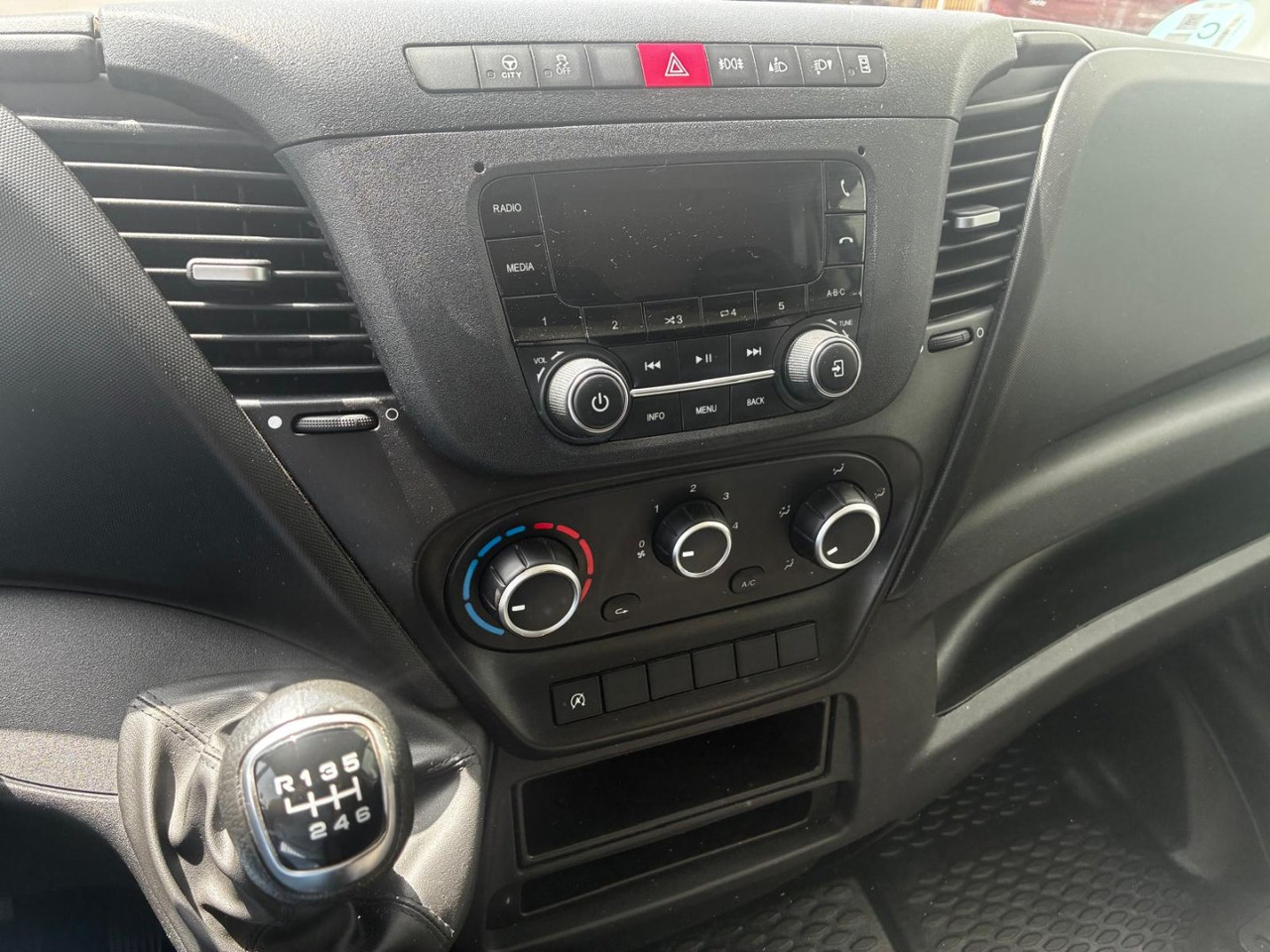 Lizing Furgón IVECO 35S14 V 12m3 Furgón IVECO 35S14 V 12m3: slika 11 Lizing Furgón IVECO 35S14 V 12m3 Furgón IVECO 35S14 V 12m3: slika 11