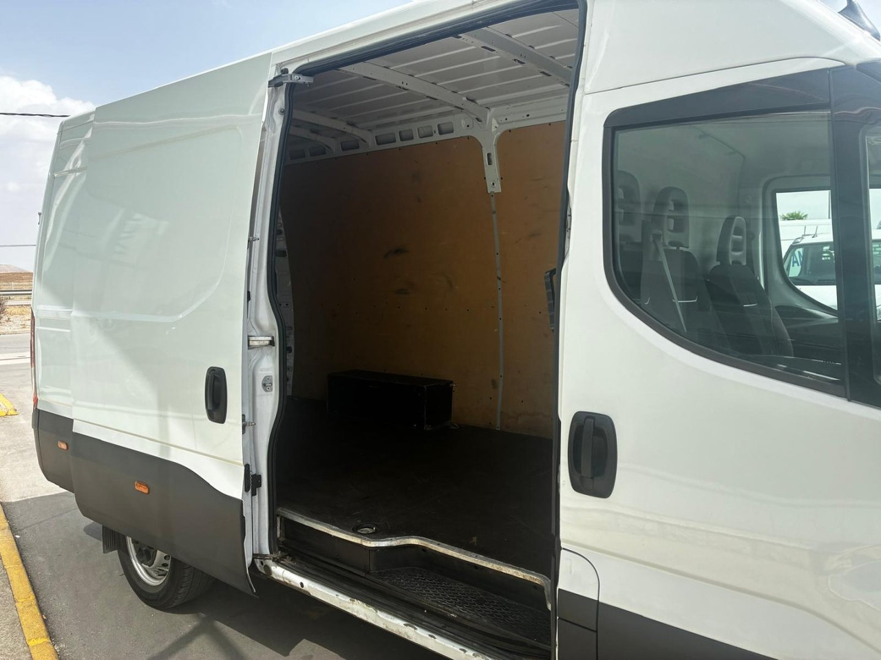 Lizing Furgón IVECO 35S14 V 12m3 Furgón IVECO 35S14 V 12m3: slika 7 Lizing Furgón IVECO 35S14 V 12m3 Furgón IVECO 35S14 V 12m3: slika 7