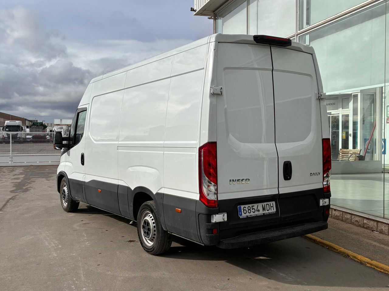 Furgón IVECO 35S16 V 12m3 - Furgon: slika 4 Furgón IVECO 35S16 V 12m3 - Furgon: slika 4