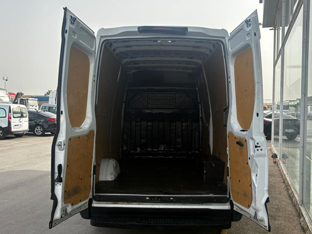 Furgón IVECO 35S16 V 12m3 - Furgon: slika 5 Furgón IVECO 35S16 V 12m3 - Furgon: slika 5