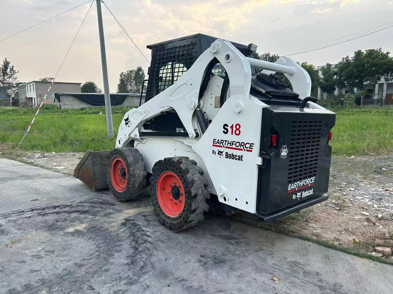 BOBCAT S18 - Mini utovarivač: slika 1 BOBCAT S18 - Mini utovarivač: slika 1