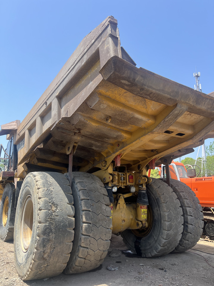 CAT 773F MINING DUMP TRUCK - Kiper sa krutom šasijom/ Kiper za kamen: slika 4 CAT 773F MINING DUMP TRUCK - Kiper sa krutom šasijom/ Kiper za kamen: slika 4