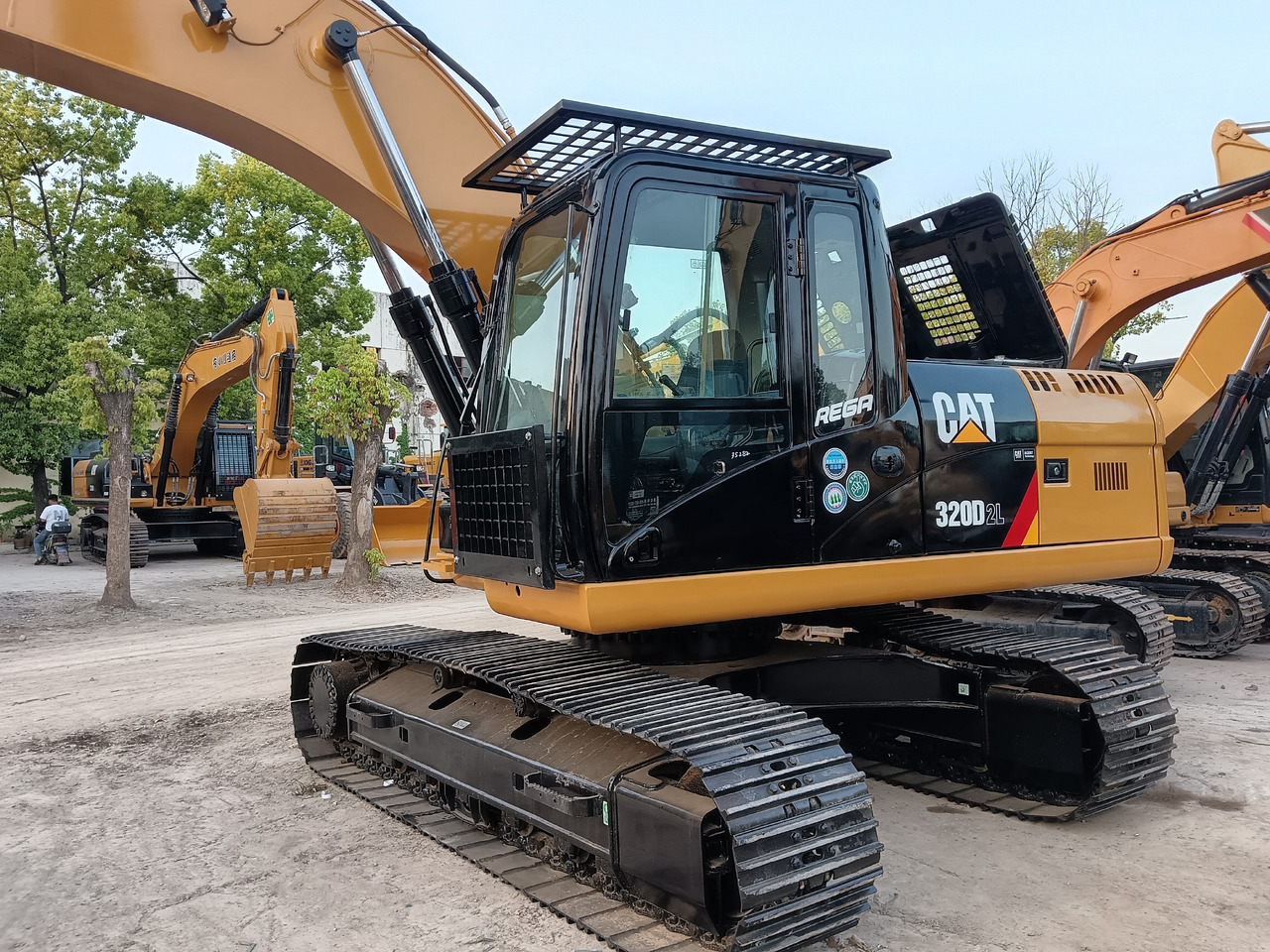 CATERPILLAR 320D2L CAT 320 D 2 L - Bager guseničar: slika 1 CATERPILLAR 320D2L CAT 320 D 2 L - Bager guseničar: slika 1