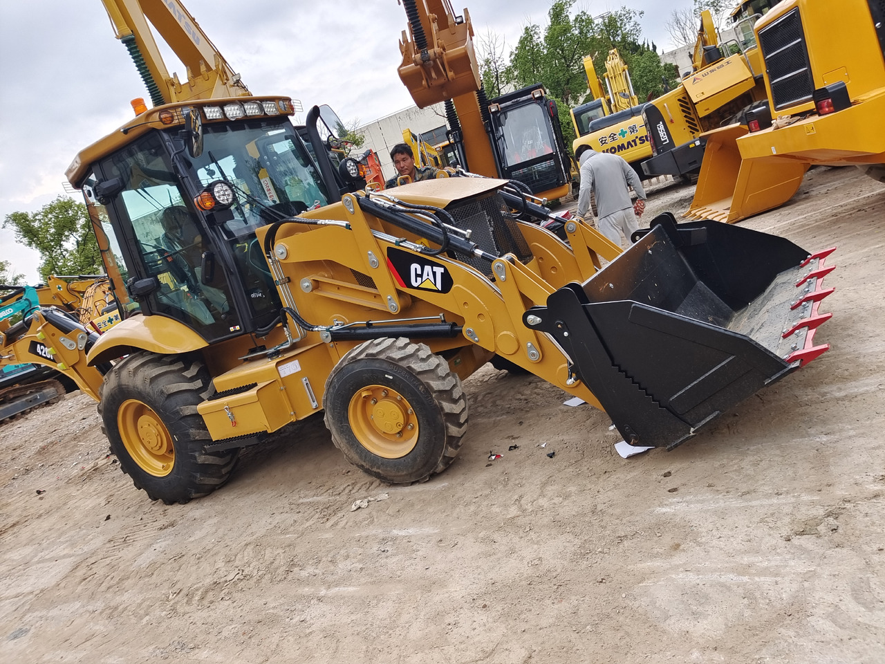 CATERPILLAR 420F CAT BRAND NEW - Bager utovarivač: slika 4 CATERPILLAR 420F CAT BRAND NEW - Bager utovarivač: slika 4