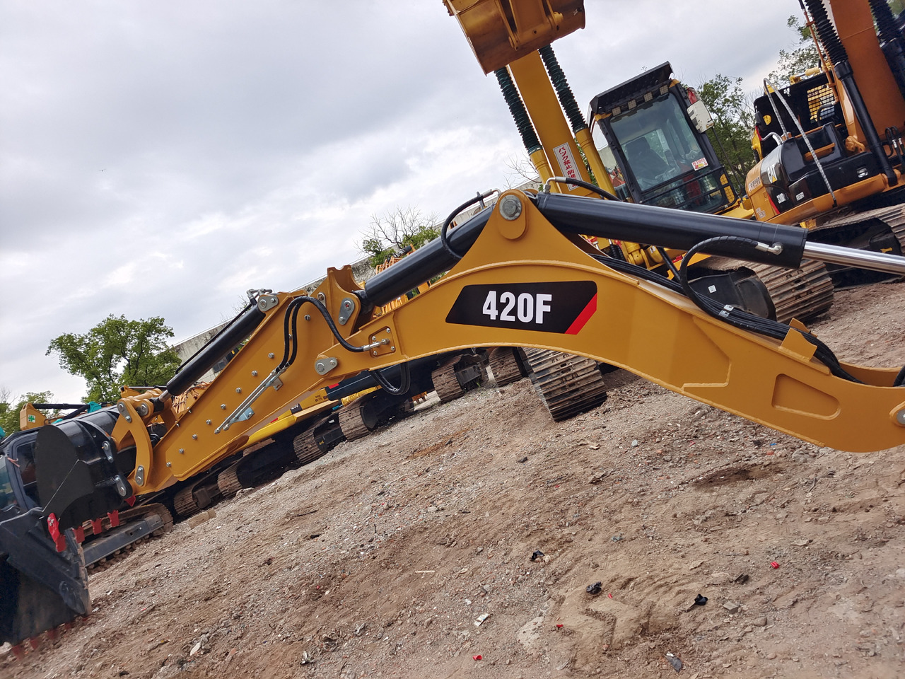 CATERPILLAR 420F - Bager utovarivač: slika 2 CATERPILLAR 420F - Bager utovarivač: slika 2