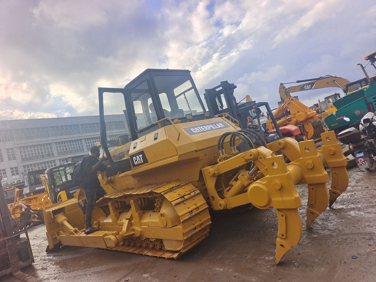 CATERPILLAR D7G D 7 G CAT D8T D8N D8K D6G D5K D6R - Buldožer: slika 1 CATERPILLAR D7G D 7 G CAT D8T D8N D8K D6G D5K D6R - Buldožer: slika 1