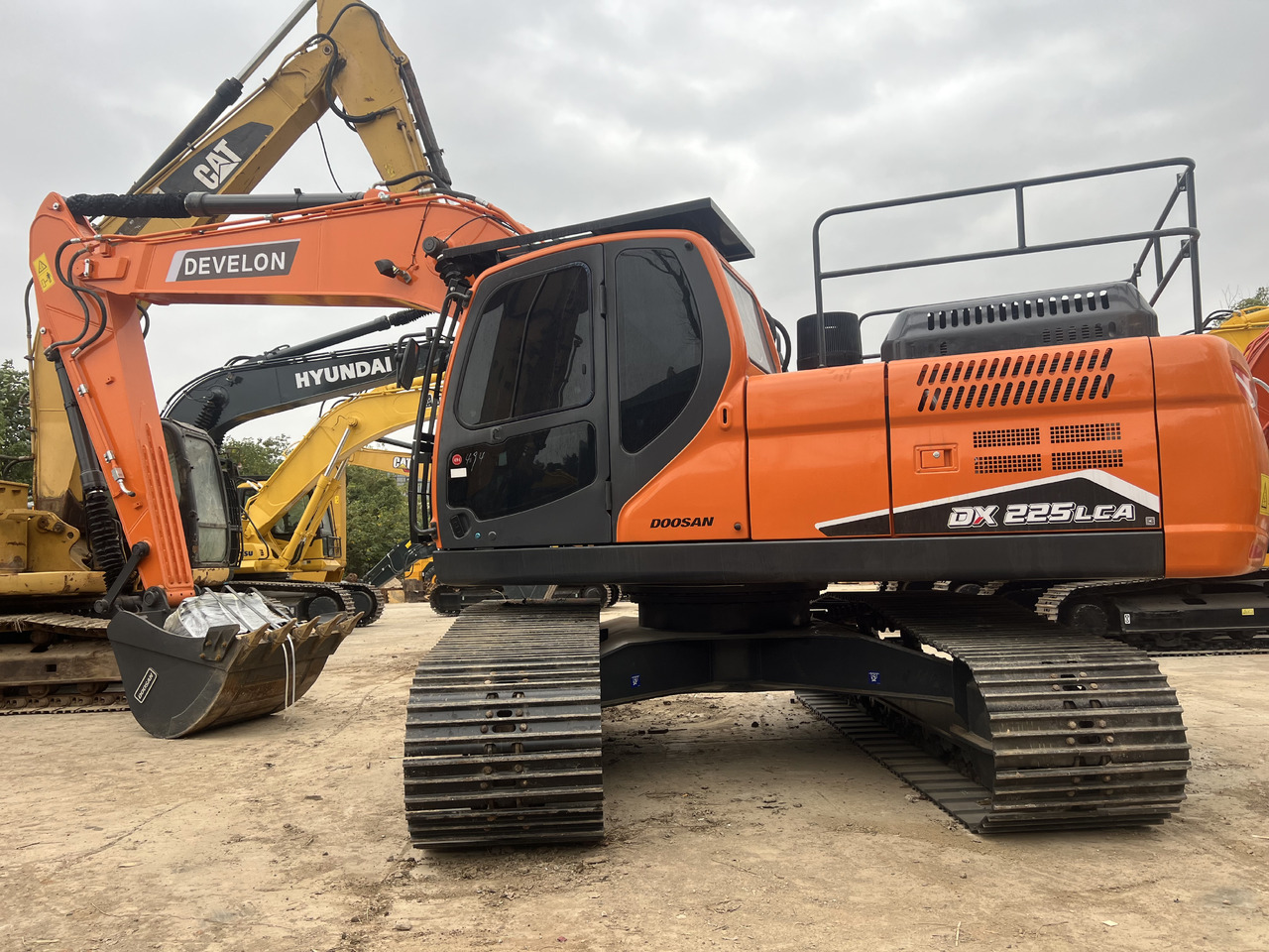 DEVELON DX225LCA - Bager guseničar: slika 1 DEVELON DX225LCA - Bager guseničar: slika 1