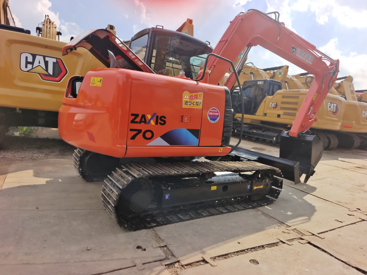HITACHI ZX70 ZAXIS 70 - Mini bager: slika 1 HITACHI ZX70 ZAXIS 70 - Mini bager: slika 1