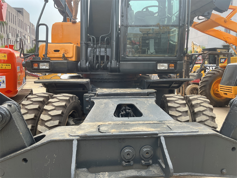 HYUNDAI 210W-9S 210W-9 T - Bager točkaš: slika 3 HYUNDAI 210W-9S 210W-9 T - Bager točkaš: slika 3