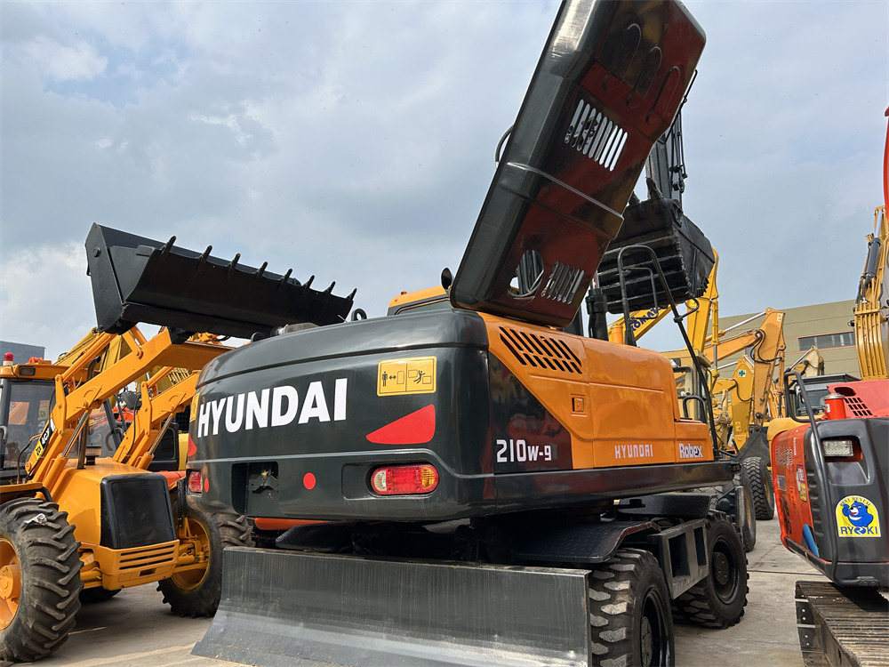 HYUNDAI 210W-9S 210W-9 T - Bager točkaš: slika 2 HYUNDAI 210W-9S 210W-9 T - Bager točkaš: slika 2