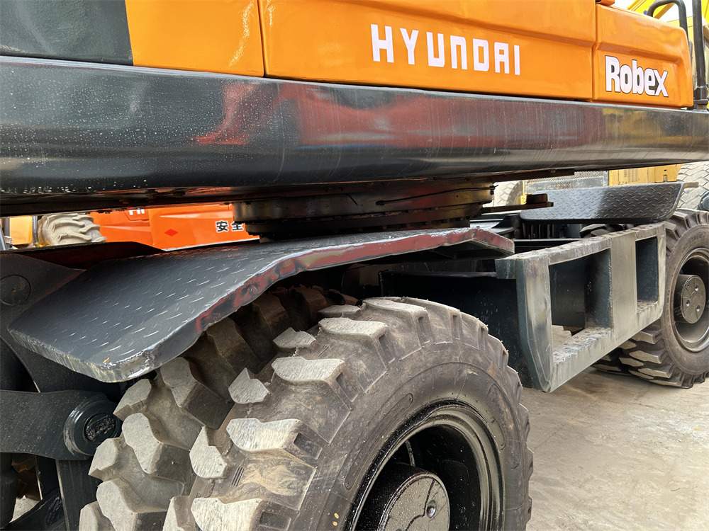 HYUNDAI 210W-9S 210W-9 T - Bager točkaš: slika 4 HYUNDAI 210W-9S 210W-9 T - Bager točkaš: slika 4