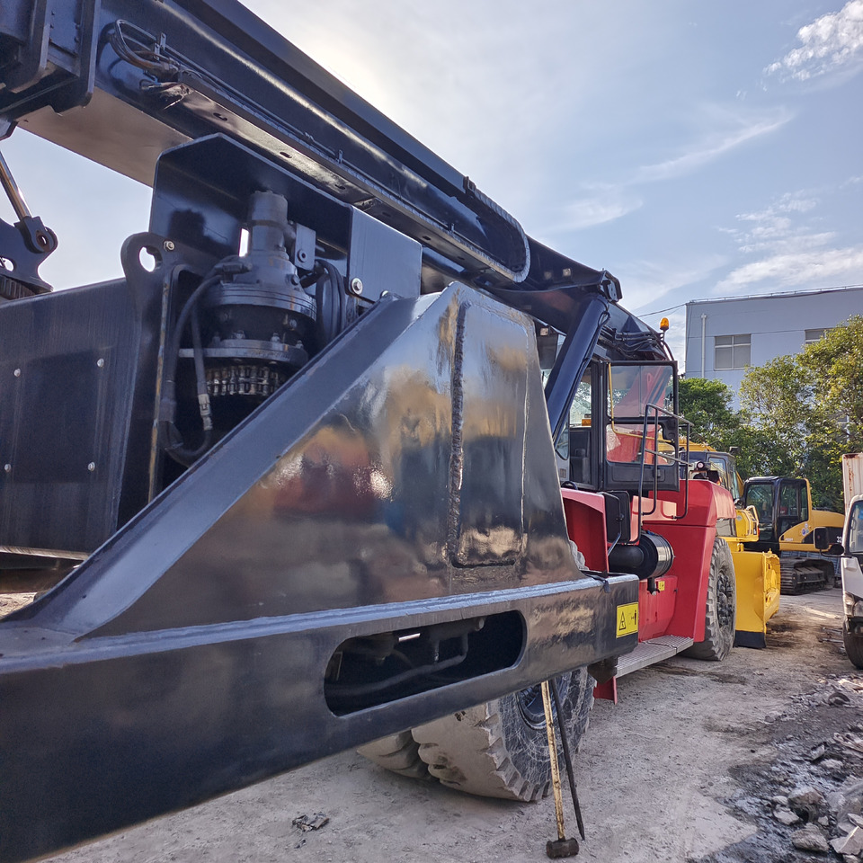 KALMAR DRT450 45 TON DRF 450 DRU450 DRD 450 - Dizalica za kontejnere: slika 5 KALMAR DRT450 45 TON DRF 450 DRU450 DRD 450 - Dizalica za kontejnere: slika 5