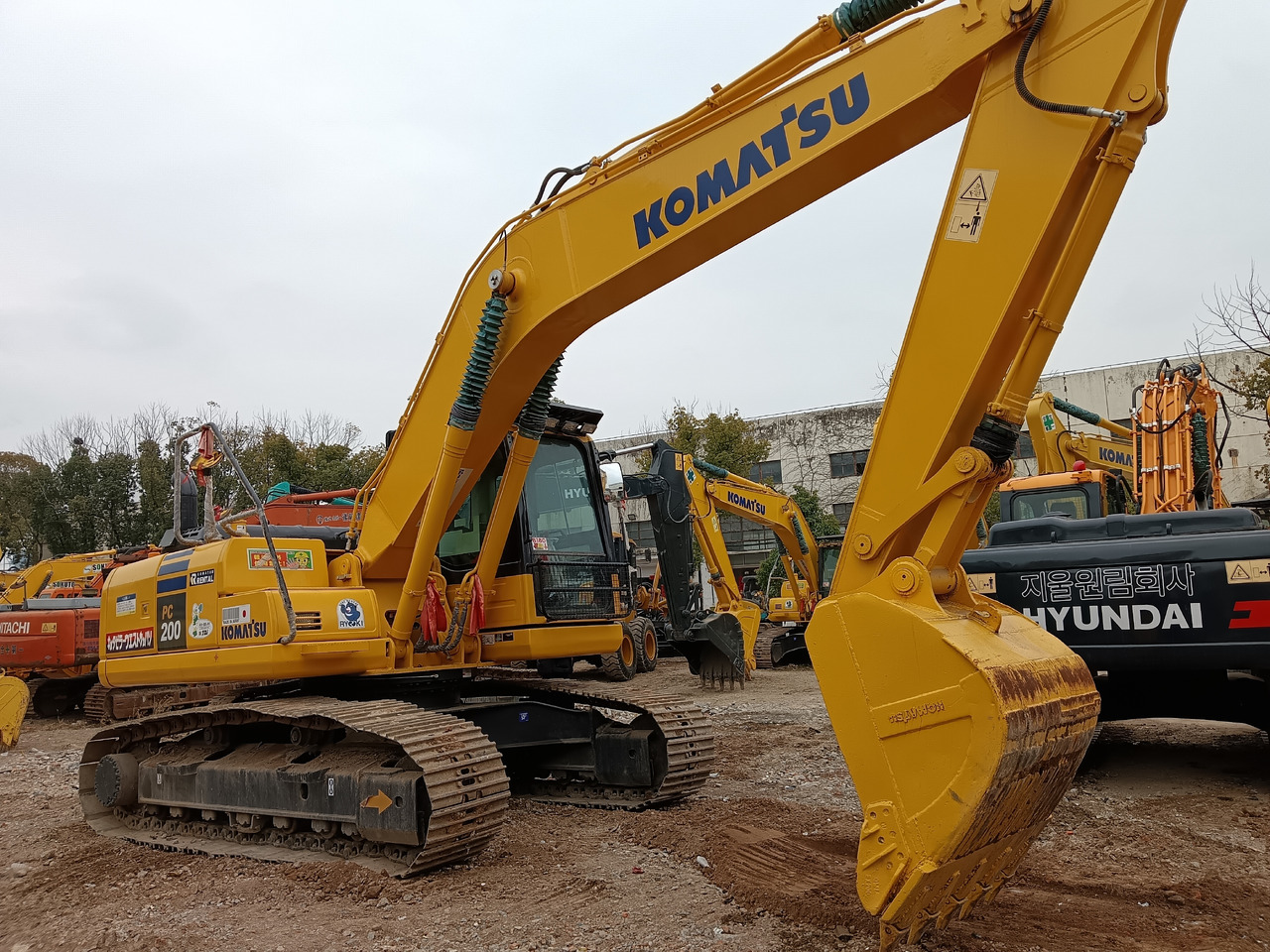KOMATSU PC200-8N1 - Bager guseničar: slika 2 KOMATSU PC200-8N1 - Bager guseničar: slika 2