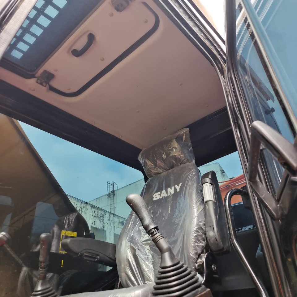 SANY 235C - Bager guseničar: slika 2 SANY 235C - Bager guseničar: slika 2