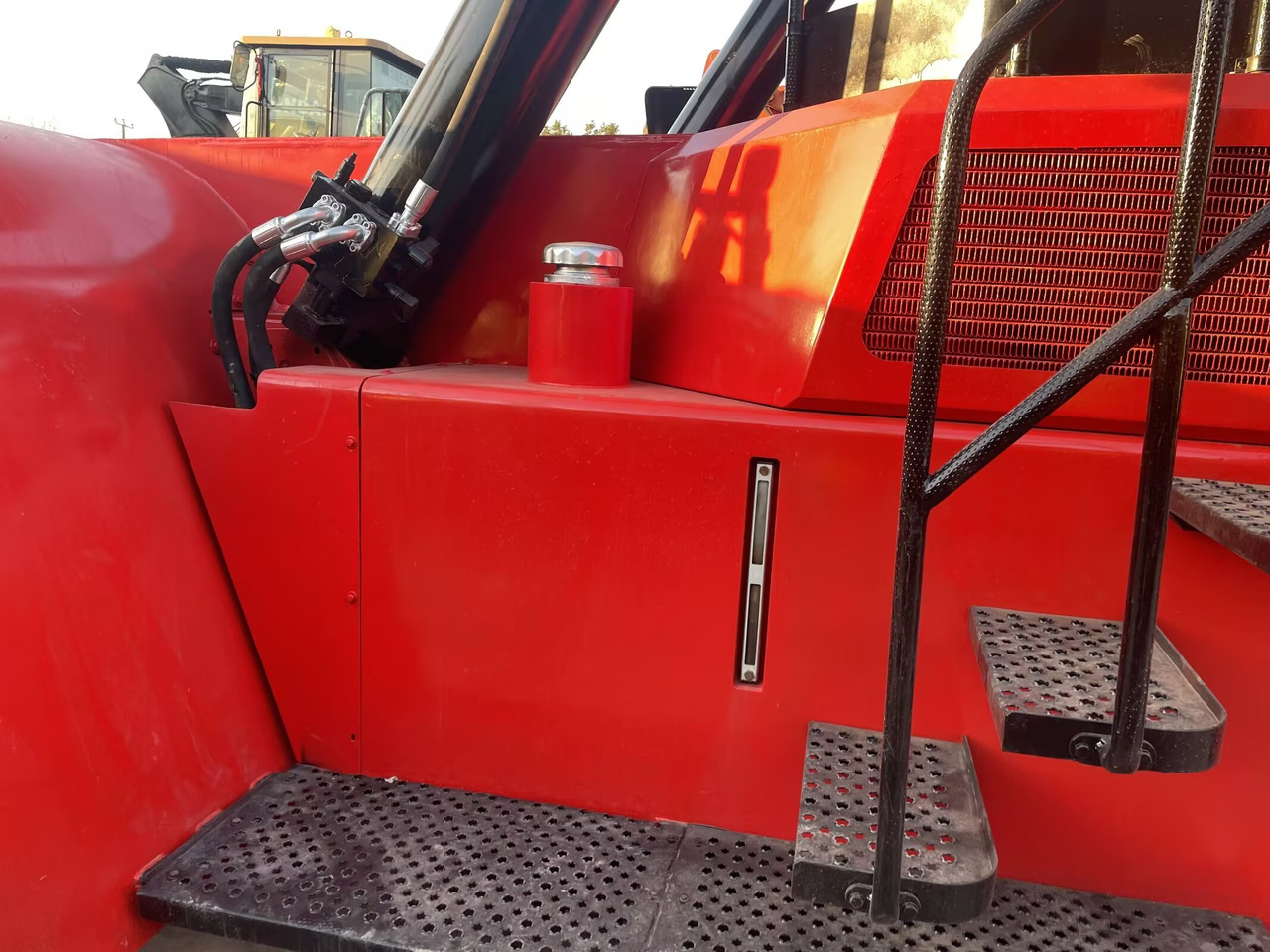 SANY SRSC45C30 45 TON CAPACITY - Dizalica za kontejnere: slika 4 SANY SRSC45C30 45 TON CAPACITY - Dizalica za kontejnere: slika 4