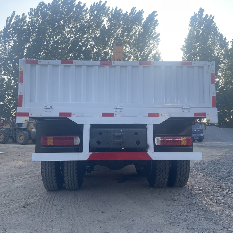 SINOTRUK HOWO 8 TON TRUCK-MOUNTED CRANE - Kamion sa dizalicom: slika 4 SINOTRUK HOWO 8 TON TRUCK-MOUNTED CRANE - Kamion sa dizalicom: slika 4