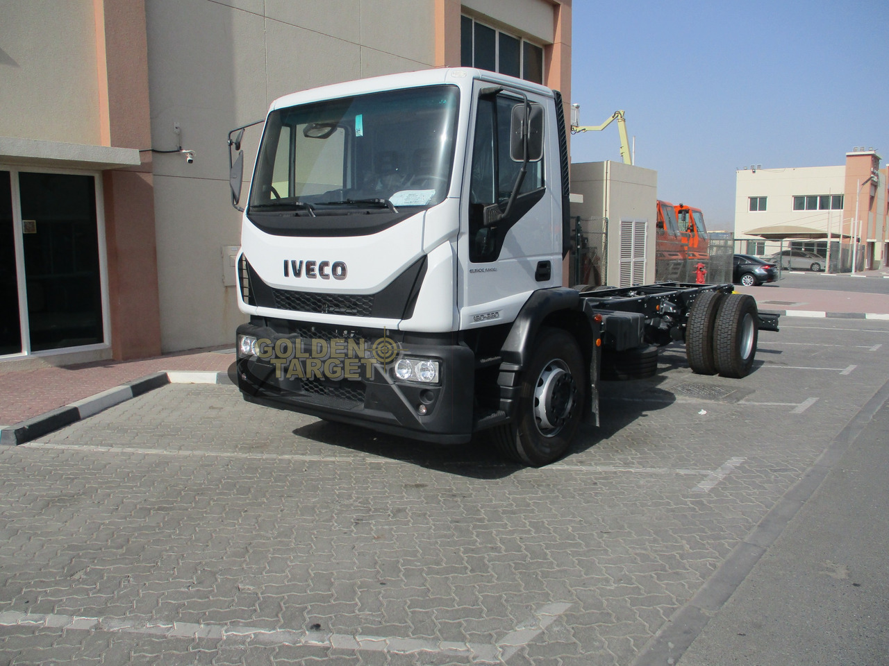 IVECO EUROCARGO 180E28 4x2 Chassis - Kamion sa golom šasijom i zatvorenom kabinom: slika 2 IVECO EUROCARGO 180E28 4x2 Chassis - Kamion sa golom šasijom i zatvorenom kabinom: slika 2