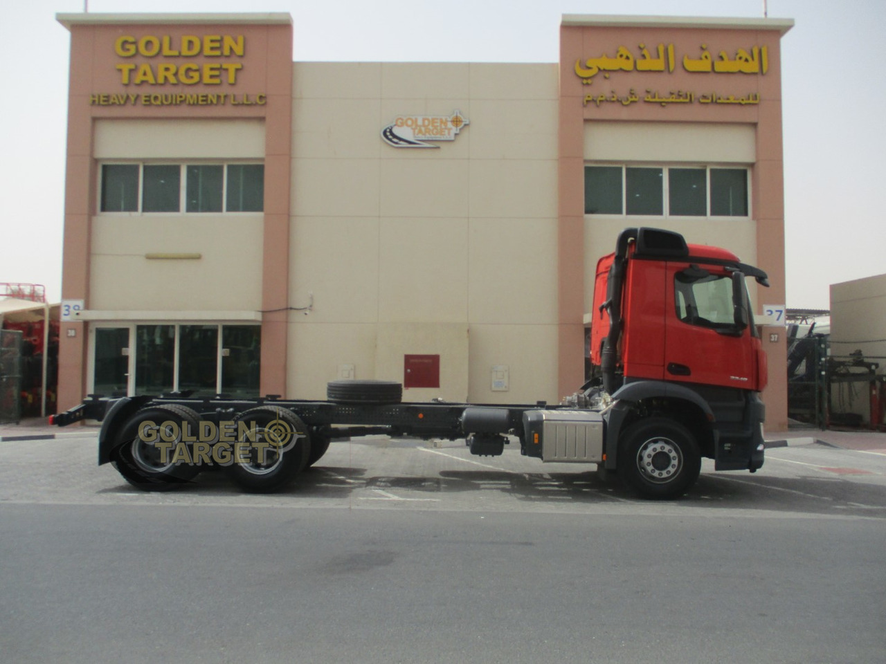 MERCEDES-BENZ Arocs 3348 6x4 Chassis - Kamion sa golom šasijom i zatvorenom kabinom: slika 5 MERCEDES-BENZ Arocs 3348 6x4 Chassis - Kamion sa golom šasijom i zatvorenom kabinom: slika 5