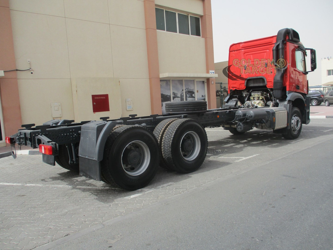 MERCEDES-BENZ Arocs 3348 6x4 Chassis - Kamion sa golom šasijom i zatvorenom kabinom: slika 3 MERCEDES-BENZ Arocs 3348 6x4 Chassis - Kamion sa golom šasijom i zatvorenom kabinom: slika 3