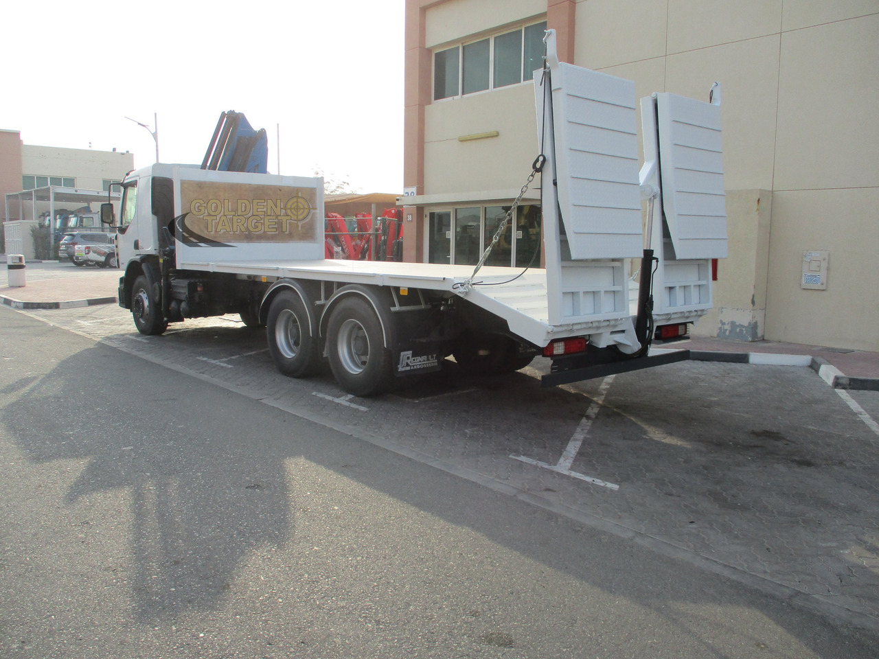 RENAULT Kerax 380 6×4 Crane Truck - Kamion sa dizalicom: slika 4 RENAULT Kerax 380 6×4 Crane Truck - Kamion sa dizalicom: slika 4