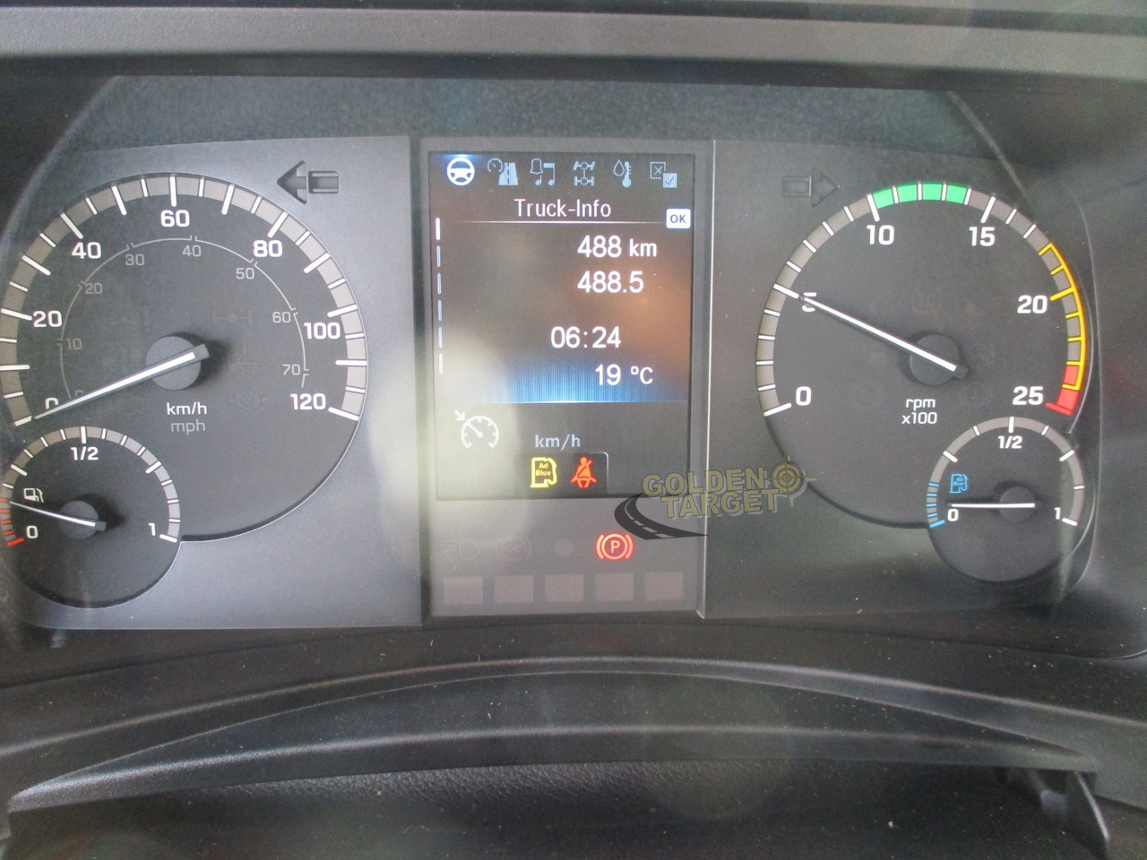 Tegljač Mercedes-Benz Arocs 3342 6x6 Head Truck: slika 12