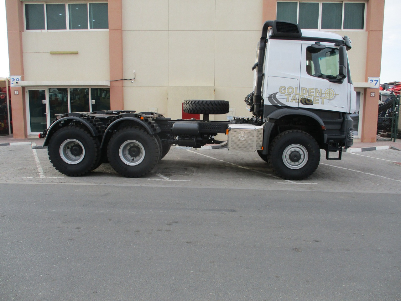 Mercedes-Benz Arocs 3342 6x6 Head Truck - Tegljač: slika 5 Mercedes-Benz Arocs 3342 6x6 Head Truck - Tegljač: slika 5