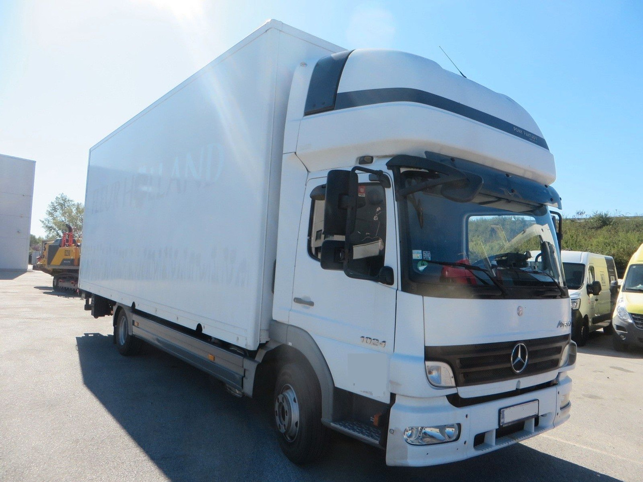 Mercedes-Benz Atego 1024 Box body with tail lift - Kamion sa zatvorenim sandukom: slika 2 Mercedes-Benz Atego 1024 Box body with tail lift - Kamion sa zatvorenim sandukom: slika 2