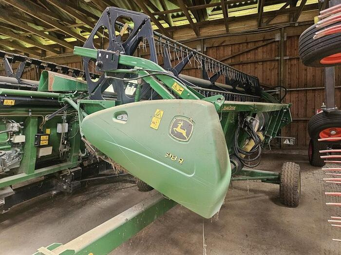 John Deere 618R - Prednji deo kombajna: slika 2 John Deere 618R - Prednji deo kombajna: slika 2