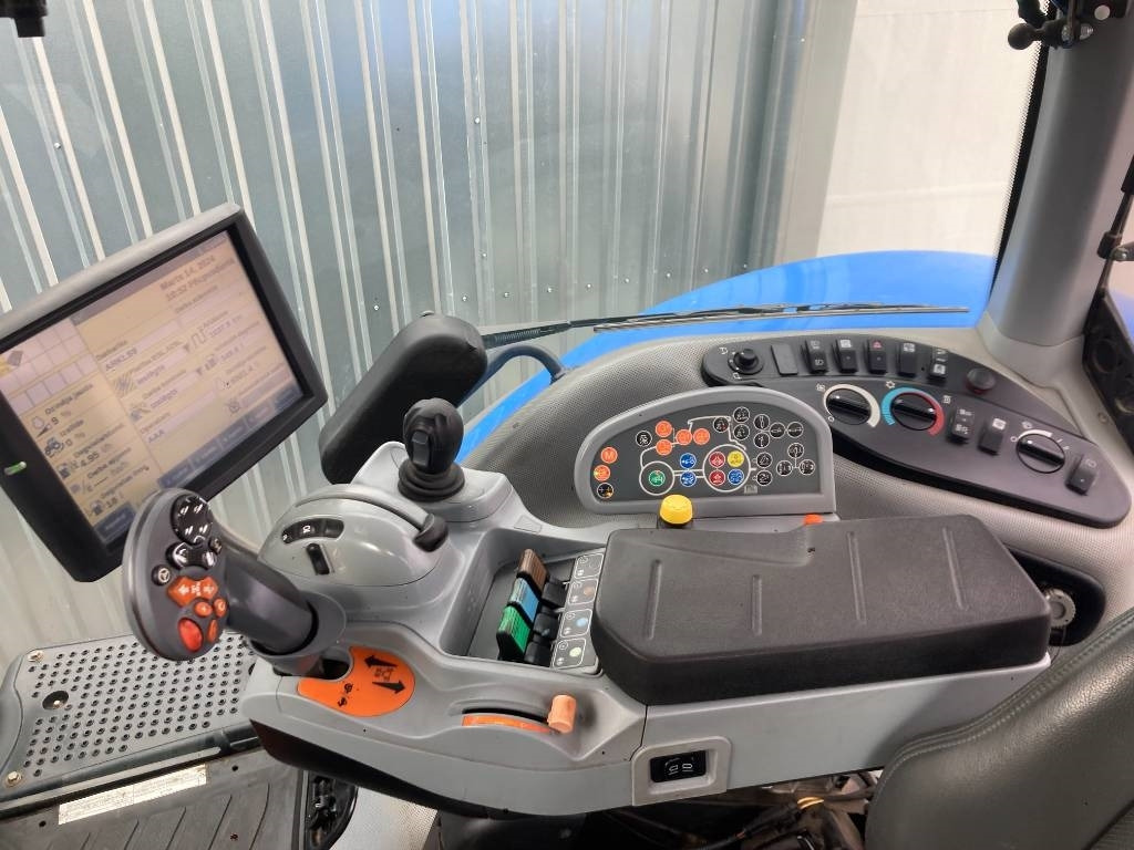 Traktor New Holland T 8.320 AC: slika 12