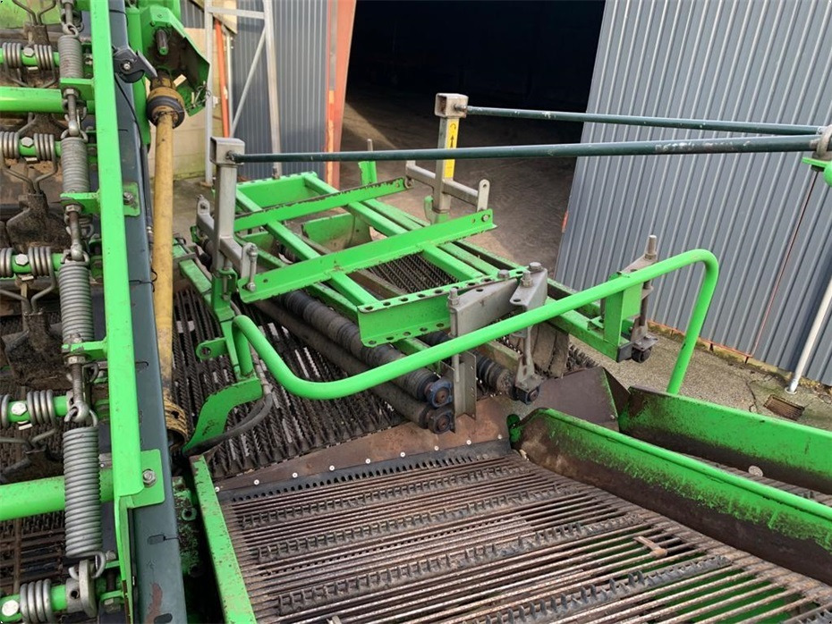 Kombajn za krompir AVR
8200 Spirit Ekstra aksel med hjultræk: slika 17