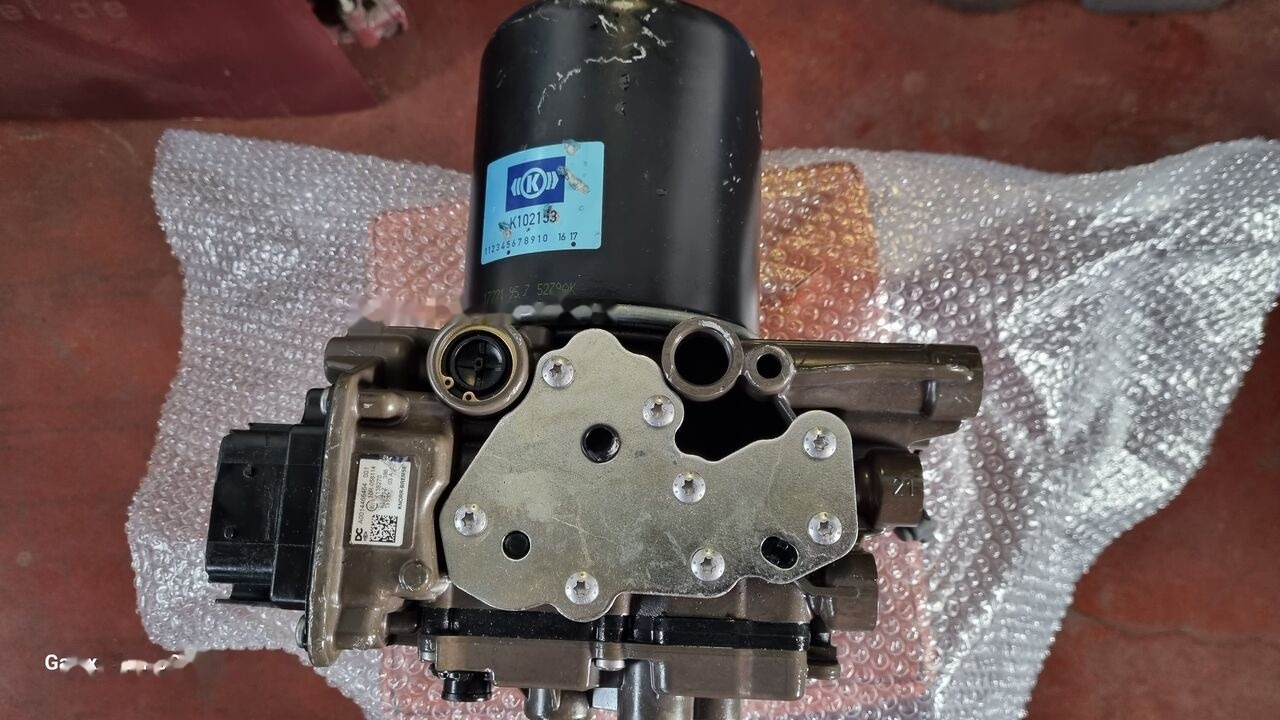 Knorr-Bremse AIR DRYER UNIT EAPU K138270 Mercedes-Benz ACTROS MP4 EURO 6 - Upravljačka jedinica za Kamion: slika 3 Knorr-Bremse AIR DRYER UNIT EAPU K138270 Mercedes-Benz ACTROS MP4 EURO 6 - Upravljačka jedinica za Kamion: slika 3