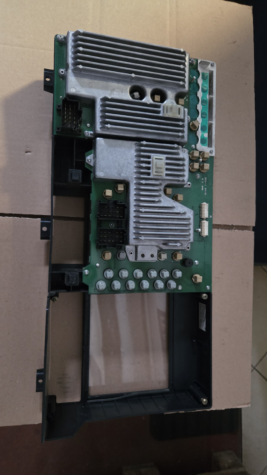 MERCEDES-BENZ - Komandna tabla za Kamion: slika 3 MERCEDES-BENZ - Komandna tabla za Kamion: slika 3