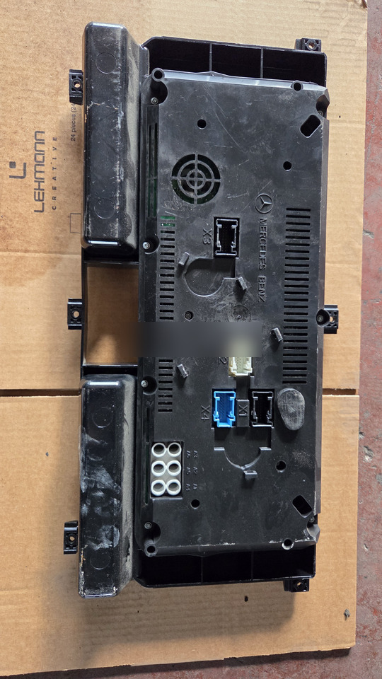 MERCEDES-BENZ econic - Komandna tabla za Autobus: slika 2 MERCEDES-BENZ econic - Komandna tabla za Autobus: slika 2