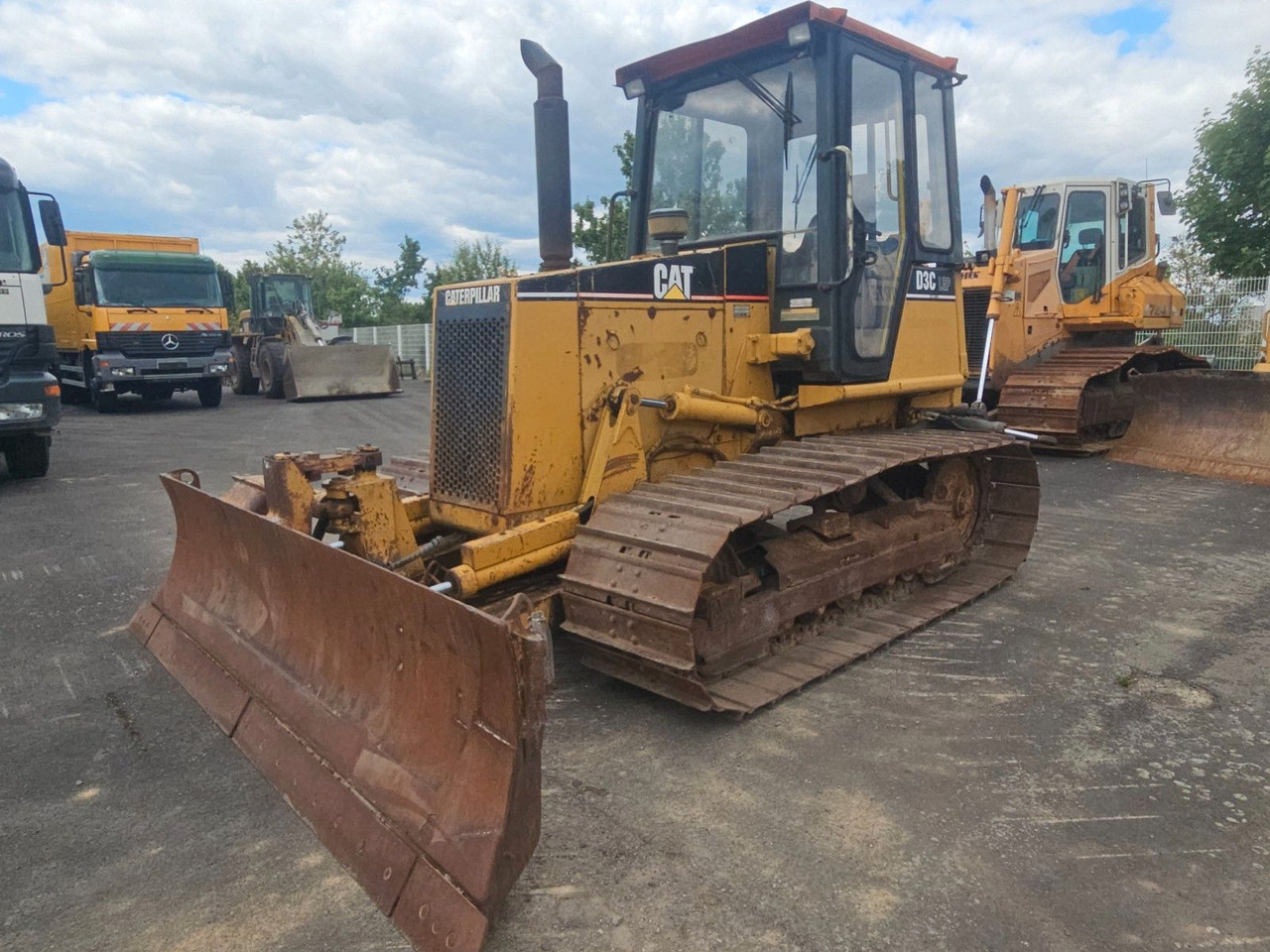 CAT D3C Raupe - Buldožer: slika 1 CAT D3C Raupe - Buldožer: slika 1